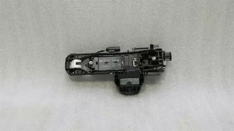 Mercedes CLS W218 door handle carrier front A2047602334 FLH door handle carrier