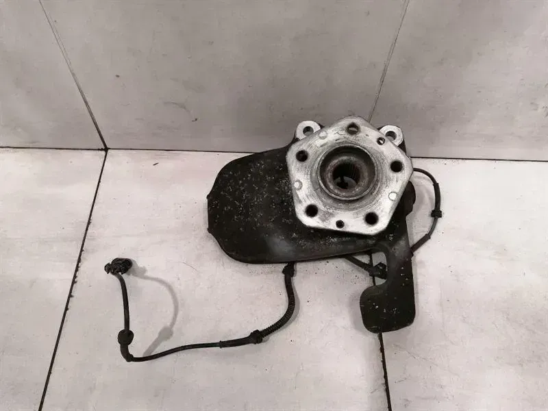 Maserati Quattroporte Right Front Hub 28.8225.51 Wheel Bearing Housing Front Right