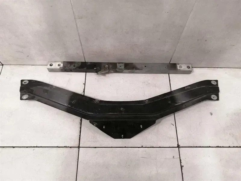 Maserati Quattroporte M139 Front Holder Bracket 980139333 Holder Bracket Front