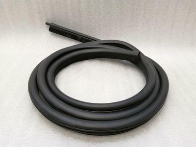 Maserati Quattroporte M139 FRH Уплътнение на вратата 81457000 Уплътнения на вратата предна дясна