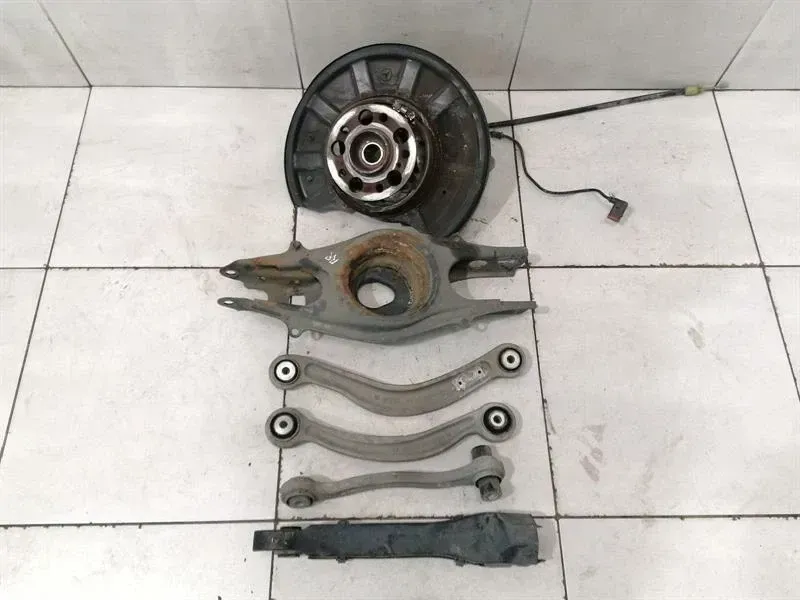 Mercedes CLS W218 right rear hub set A2123500241 wheel bearing housing rear right