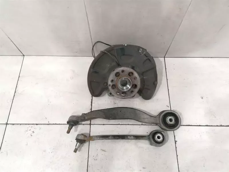 Mercedes CLS W218 Right Front Hub A2183320801 Wheel Bearing Housing Front Re 4-MATIC