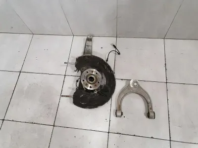 BMW 5 Series F90 G30 M5 главина предна дясна 31107857012 Корпус на колесен лагер предна дясна