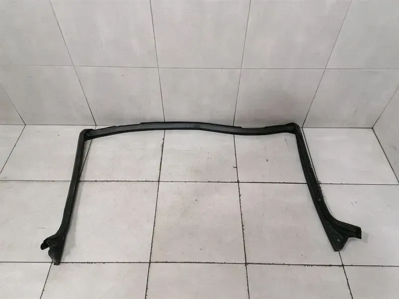 FERRARI 458 F142 SPIDER WINDSCREEN PERIMETER SEAL 82200900 WINDSHIELD