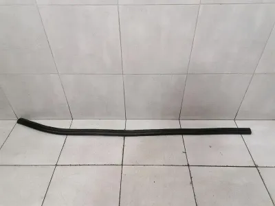 Ferrari 458 F142 Spindeldörrtätning 82243600 Dörrtätningar VÄNSTER VÄNSTER