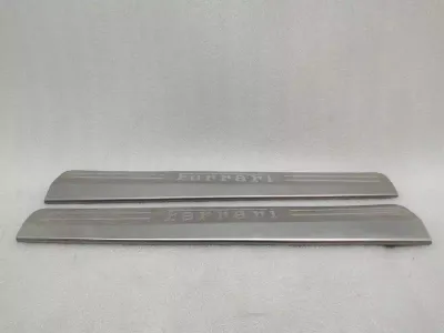 Ferrari 458 F142 zirnekļa durvju slieksnis 81361800 durvju sliekšņu apdare