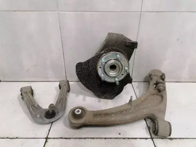 Aston Martin Vantage V8 Linke Vorderradnabe 7G43-3K185-AB Radlagergehäuse Vorne Links