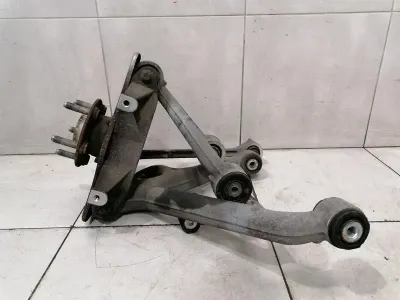 ASTON MARTIN VANTAGE V8 Right Rear Hub 8D33-5A970-AB Wheel Bearing Case Rear Re