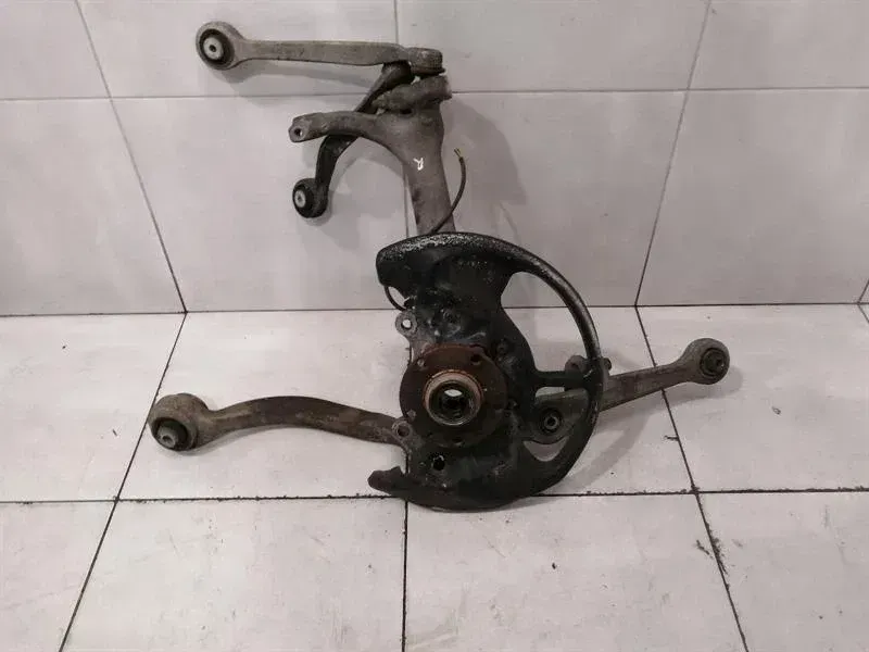 Audi RS4 8E B7 Right Front Hub 8E0407254F Wheel Bearing Housing Front Right