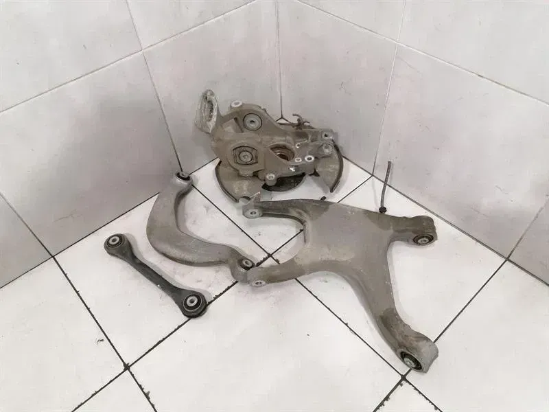 Audi RS5 8T Left Rear Hub 8K0505431AS wheel bearing housing rear left