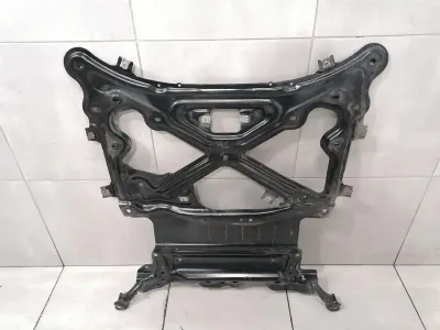 BENTLEY BENTAYGA 36A MK2 Rozpórka kolumny przedniej 4M0399345L Podpora przedniej osi