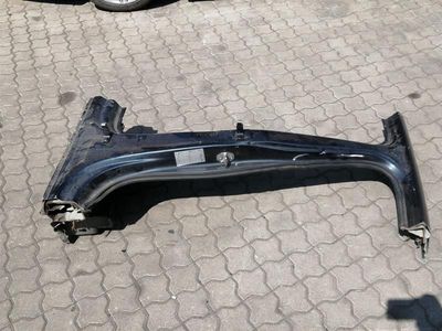 Panneau de carrosserie latéral de la colonne B de la BENTLEY BENTAYGA 36A MK2, longerons latéraux de carrosserie côté droit