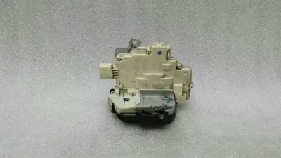 Audi RS4 8E B7 A4 RHD Türschloss vorne links 8E2837015AA rechter Lenker