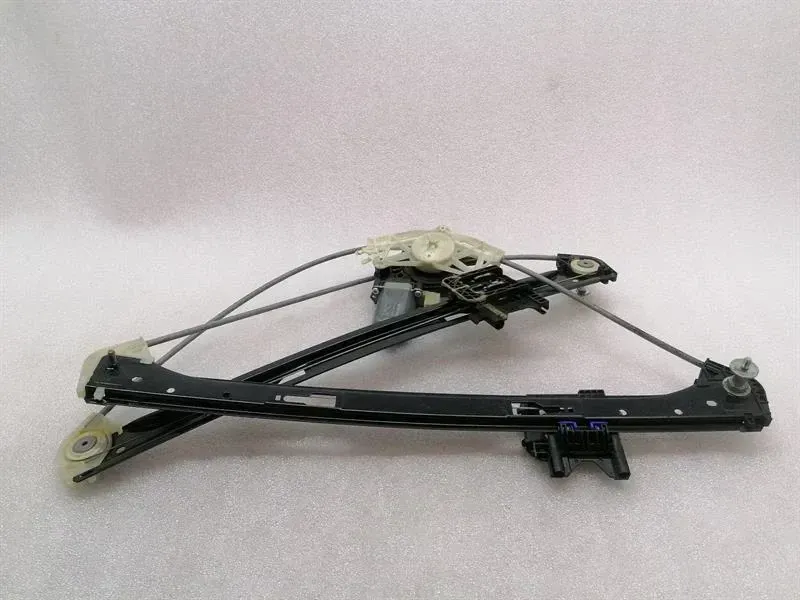 Porsche Macan 95B Right Front Door Winder 95B837462 Front Right Window