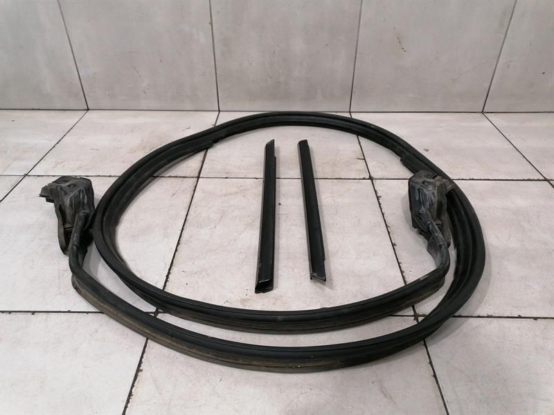 Mercedes SL R231 Tailgate Seal Rubber A2317500098 Rear Seals