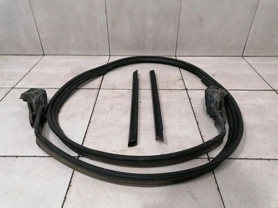 Mercedes SL R231 Tailgate Seal Rubber A2317500098 Rear Seals