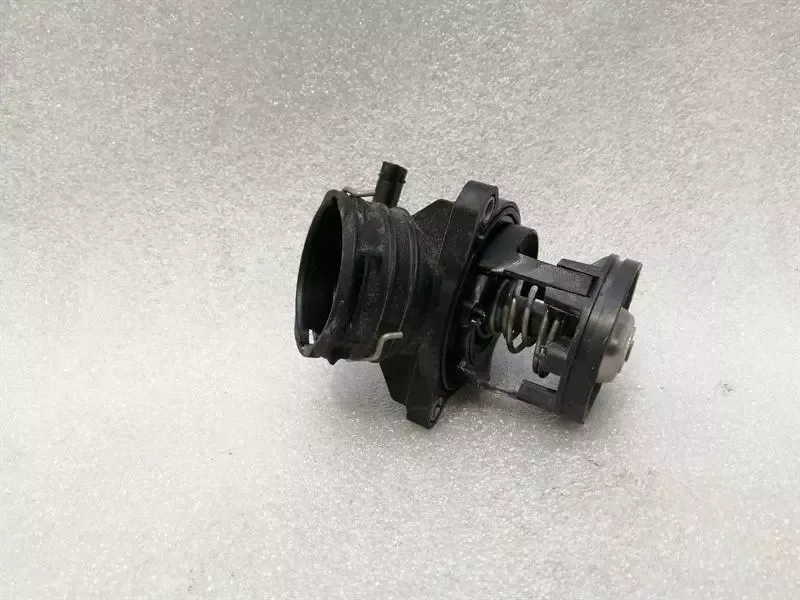 Mercedes C Class W205 C43 AMG Thermostat Housing A2762000315 THERMOSTAT HOUSING