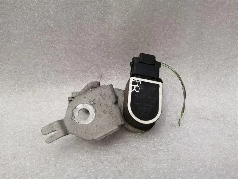MERCEDES C CLASS W205 FRONT RIGHT LEVEL SENSOR A2059057001 LEVEL SENSOR