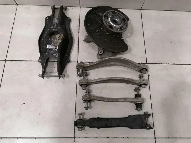 MERCEDES C43 AMG W205 Left Hub SET A2053508708 Wheel Bearing Housing Rear Left SET