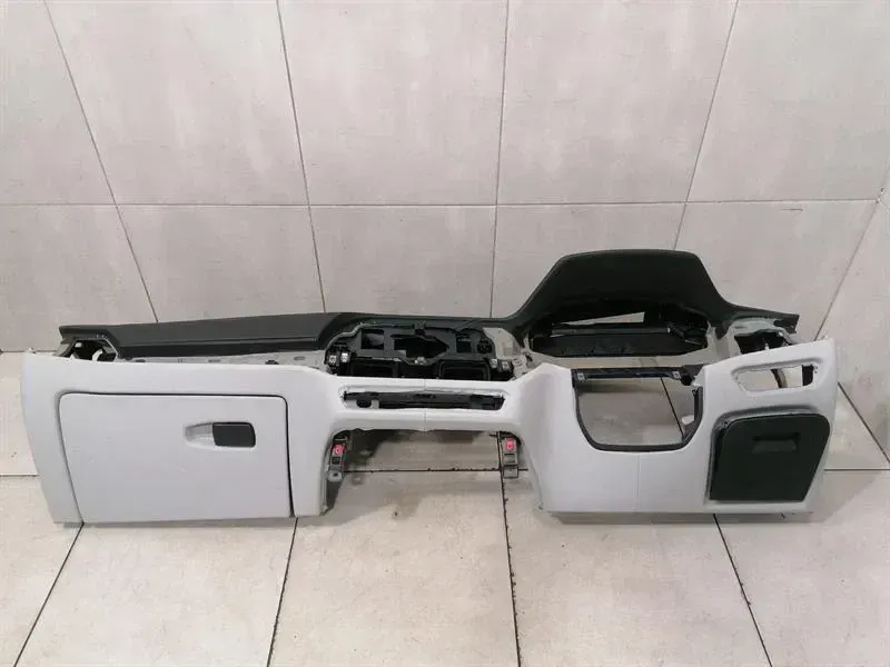 BMW M4 G82 G22 dashboard fully merino/silverstone/black RHD dashboard