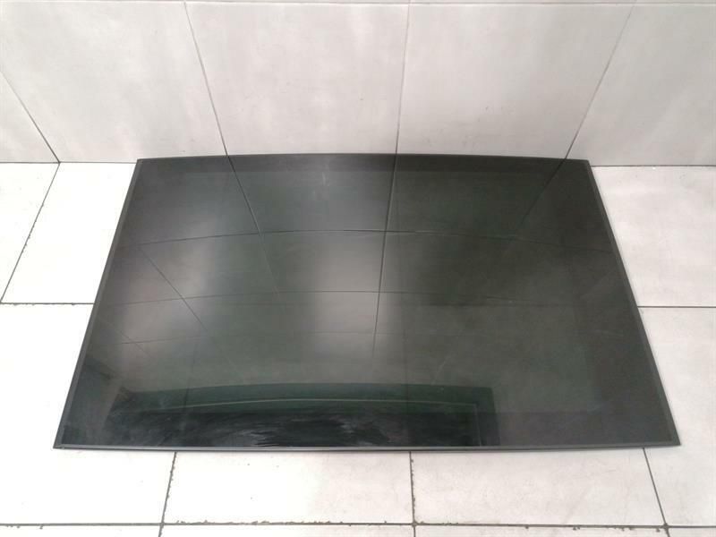 Land Rover Range Rover L405 Sunroof LR043926 Sliding Sunroof Small Defect L494