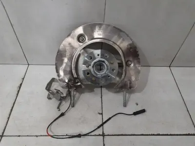 BMW 3 M3 G81 X-DRIVE LCI лява предна главина 31217883641 Корпус на колесен лагер предна лява