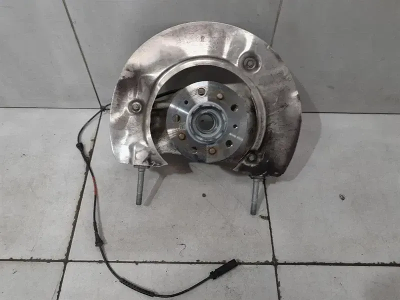 BMW 3 M3 G81 G21 LCI Right Front Hub 31 21 7883640 Wheel Bearing Housing Front Right