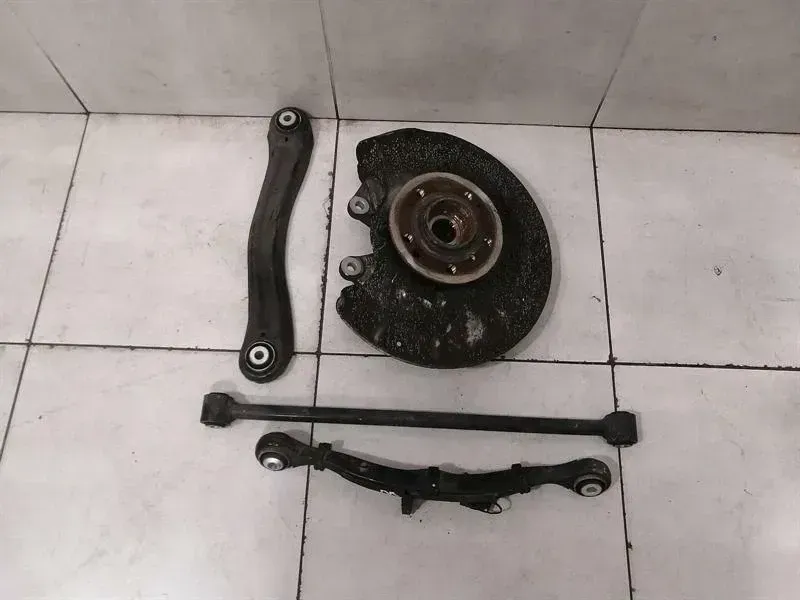 Mercedes GLS 350D Right Rear Hub A1663500508 Wheel Bearing Housing Rear Right Set