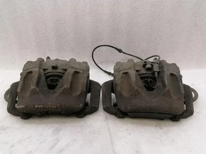 Mercedes E Class W212 Front Brake Caliper Set A2044213581 Front Brake Caliper Set