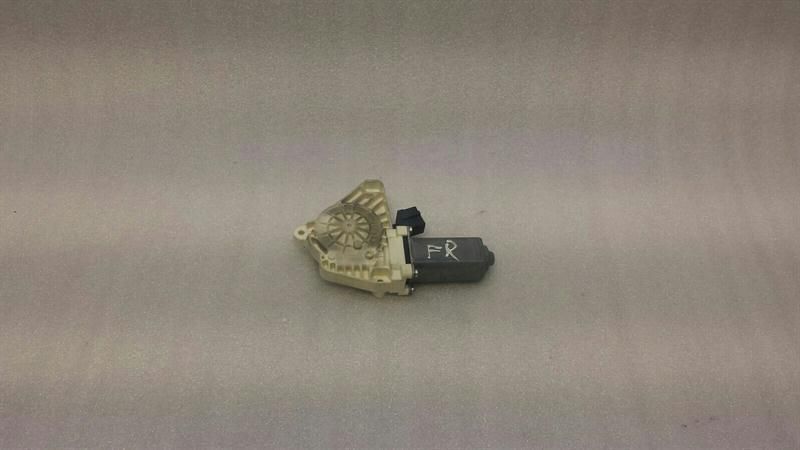 Mercedes SW221 Door Window Motor Front Right A2218202842 Window Regulator Motor