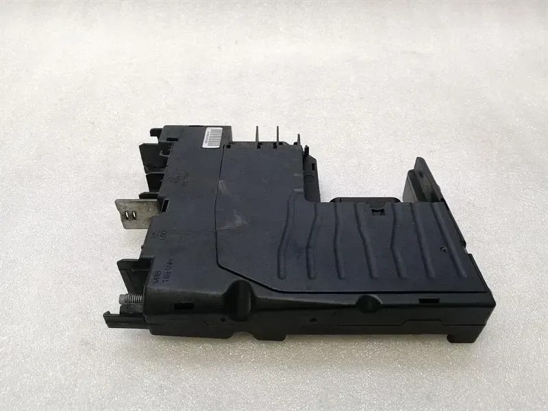 MERCEDES G350 W463 A4635401850 FUSE BOX ENGINE BAY DEPLOY FUSE