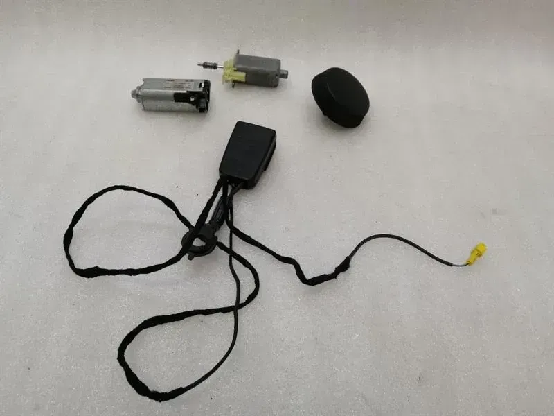 Mercedes E W207 FLH seat belt buckle A2058601369 front left seat belt buckle