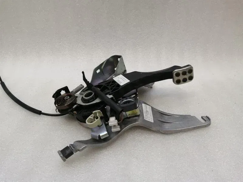 Mercedes CLS W218 Park Brake Pedal (Electrical) A2124200384 Parking Brake Pedal