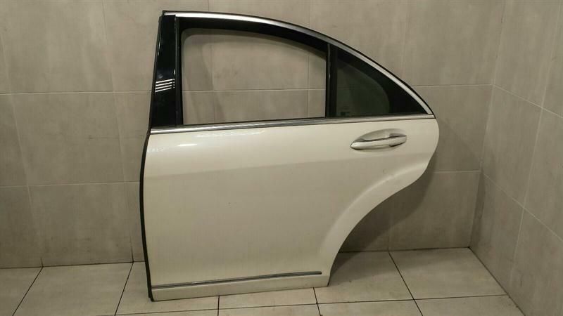 Mercedes S-Class W221 left rear door A2217300505 door rear left OM642 SWB