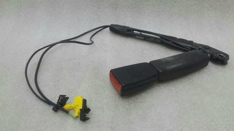 Mercedes S-Class W221 Right Seatbelt Tensioner A2218601869 Seat Belt Tensioner Right