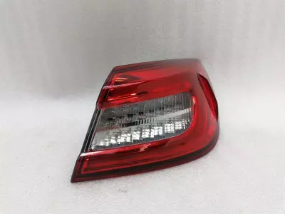 ĪPAŠĀ Sludinājums 2014.gadam dejassm MASERATI QUATTROPORTE VI 670001628 aizmugurējo lukturu komplekts