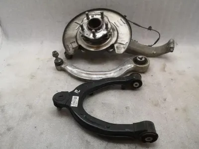 Tesla Model 3 Standard Range FLH Piasta 1044311-00-E Obudowa łożyska koła przód lewa