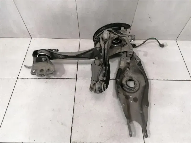 MERCEDES EQA H243 EQA350 Right Rear Hub A2433502401 Radlagergehäus