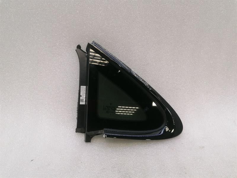 Porsche Taycan 9J Left Rear 1/4 Glass 9J1845297AE Door Glass 1/4 Rear LH
