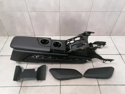 Porsche Taycan 9J console RHD console centrale console conduite à droite