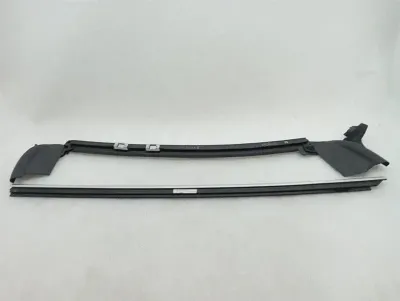 Porsche Taycan 9J Dörrtätning Fönsterspår 9J1839475D Dörrtätningar