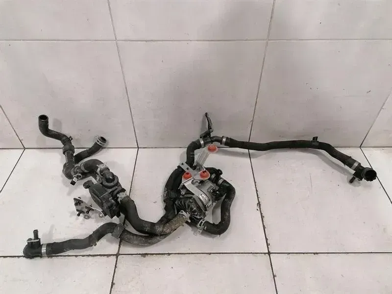 Porsche Taycan 9J additional cooling pump 9J1965567D coolant pump pump