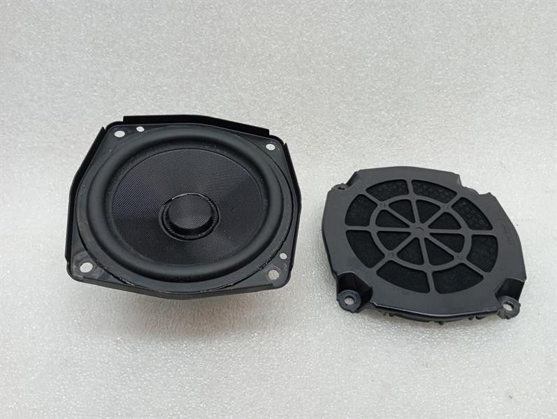PORSCHE TAYCAN 9J Speaker 9J1035915 PART OF ASSY Lautsprecher