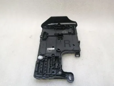 Moduł sterujący nadwoziem Tesla Model 3 Premium 1567454-00-B ECU BCM PRAWY