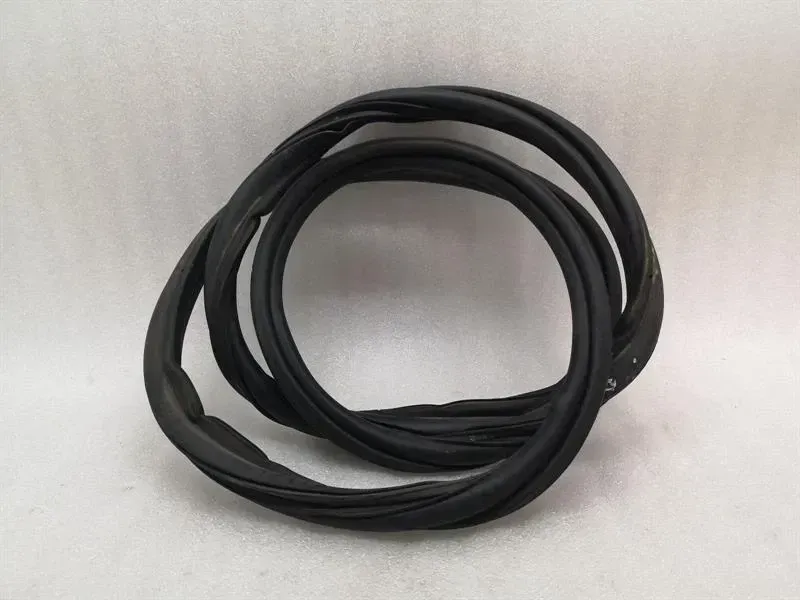 Tesla Model 3 Long Range Boat Lid Seal 1091069-00-E Deck Lid Seals