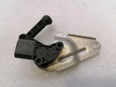 Tesla Model 3 Standard Range FLH Level Sensor 1044941-00-B Front L Level Sensor