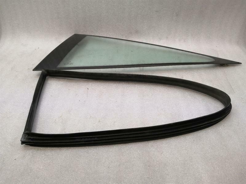 Porsche 911 996 TARGA Left Rear 1/4 Glass 99654311106 Door Window 1⁄4 Rear Left