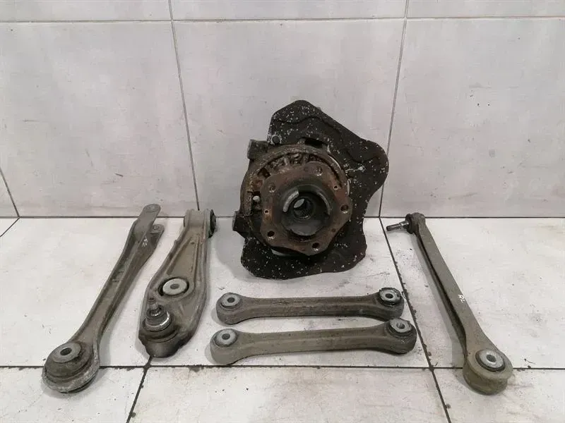 Porsche 911 996 left rear hub 99633111106 wheel bearing housing rear left