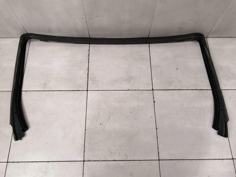 Mercedes SLK R171 FRONT WINDSHIELD RUBBER A1717200178 gasket windshield
