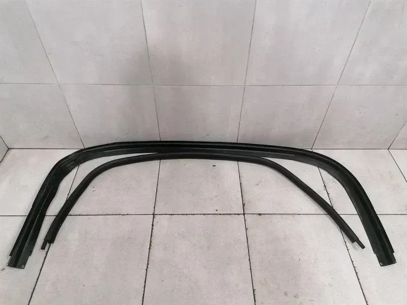 Porsche Boxster 981 soft top roof seal 98150419704 hood seal